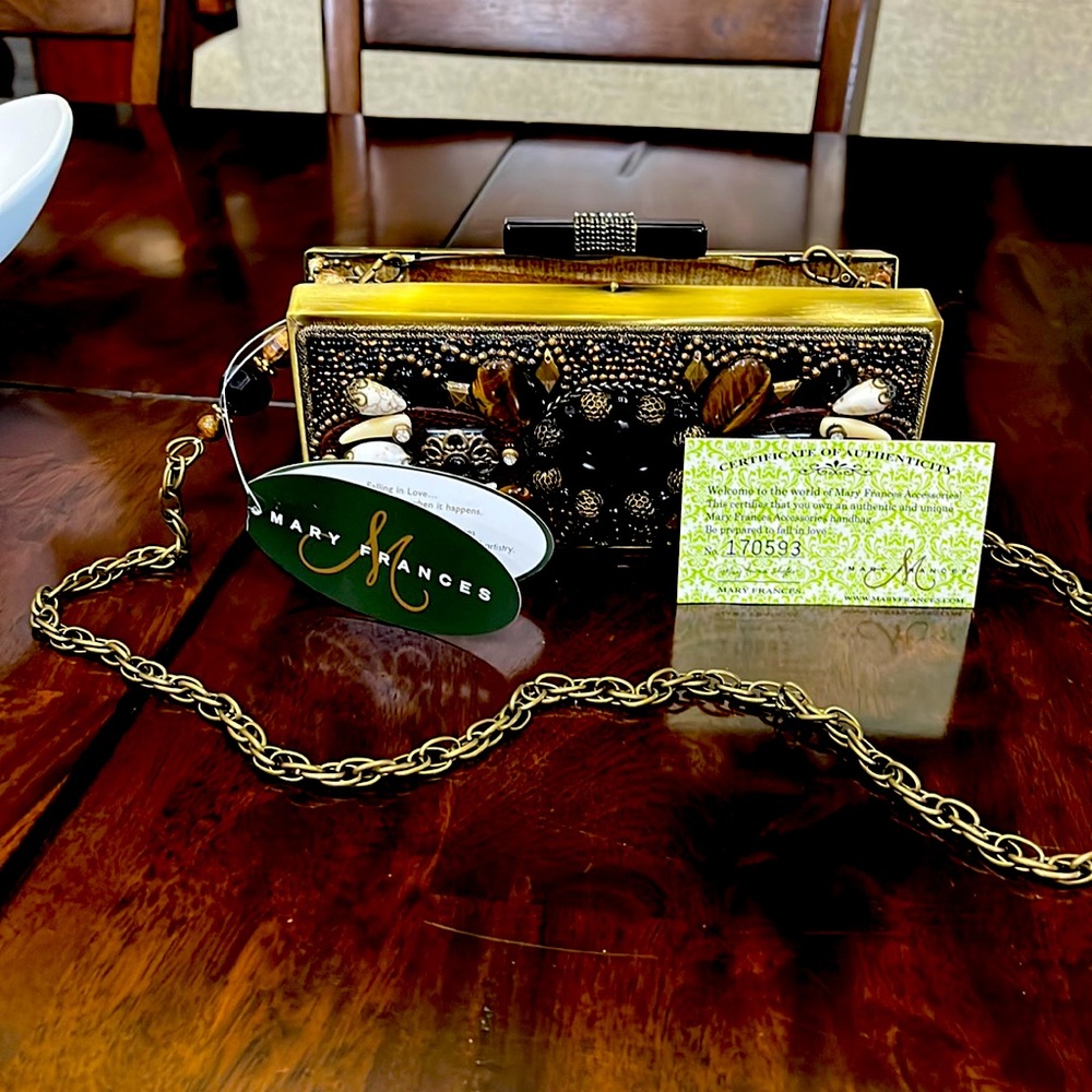 Ladies clutch purse has tags but no price on tags